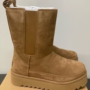 UGG CHELSEA PLATFORM SHORT SIZE 9 CHESTNUT